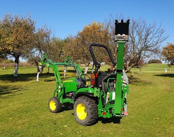 John Deere 2025R 4x4 - 7