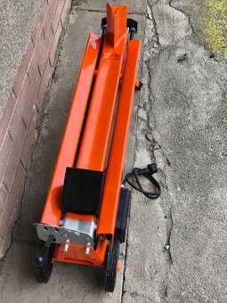Prodám štípač dřeva PowerLog 5 tun.-DELKA DŘEVA 52 cm... - 7