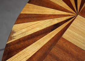 Šachy, starý šachový stůl, šachovnice, šachové figury - 7