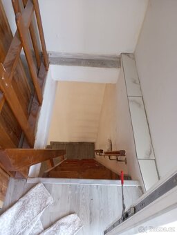 Pronajmu DVOUPATROVÝ byt s VLASTNÍ ZAHRADOU v Chrasti - 7