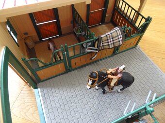 Schleich 42103 Stáj pro koně s příslušenstvím - 7