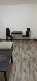 Pronájem bytu 3+1 s balkonem Val.Mez. - 7