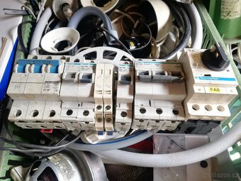 Elektro rozvaděč skříň + jističe - 7
