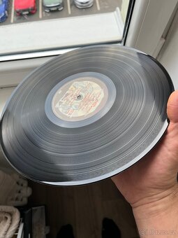 Queen – News Of The World - 7