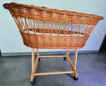 Proutěný košík pro miminko s příslušenstvím - 7