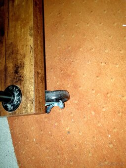 Pojízdný rustikální věšák - 7