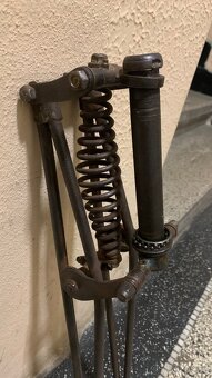 Odpružená vidlice na historické kolo nebo motokolo - 7
