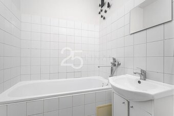 Prodej bytu po rekonstrukci, 2+1 s prostornou šatnou a balko - 7