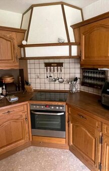 Kuchyňská linka z masivu, v barvě dubu, č. 3614 - 7