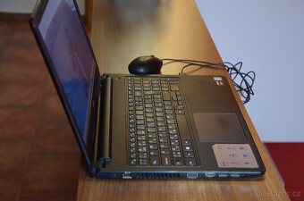 Dell Vostro 15 (3568) i7/16GB/SSD 256GB/Radeon R5 - 7
