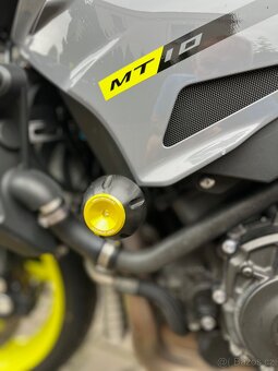 Yamaha MT 10 Tour Edition, nadstandartní výbava - 7