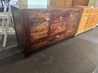 Krásná hnědá velká celodřevěná komoda z palisandru - 7