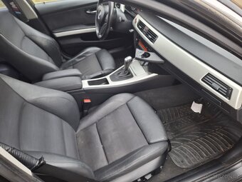 BMW e91 325xi - automat 4x4 - výborný motor - vysoká výbava - 7