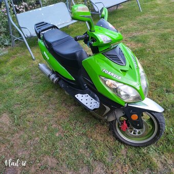Skútr 50 ccm 4t - 7