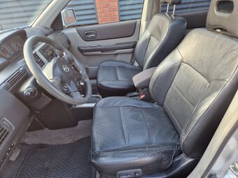 Nissan X-trail 2.5 benzin 121 kw - 4x4 - AUTOMAT - - 7