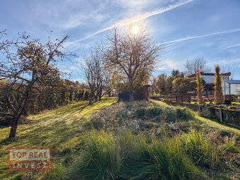 Zahrada s menší dřevěnou chatkou – Zlín – Malenovice - 7