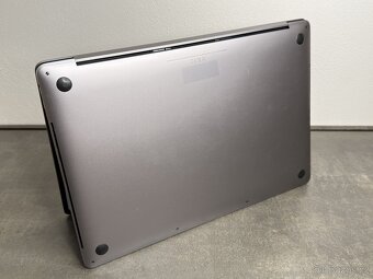 Macbook Pro 16" 2019 / I7 / 16GB / 512GB / Space gray - 7