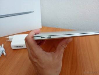 Macbook Air 13 palců M1 chip 16GB RAM 512 SSD 36 cyklů - 7