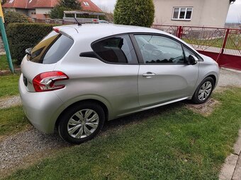 PEUGEOT 208 - 7