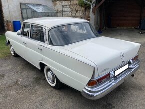 Mercedes Benz 220S W111 - 7