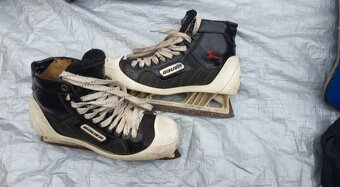 Starší golmanská hokejová výstroj - 7