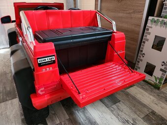 Elektrický Mercedes-Benz G63 6x6 - 7