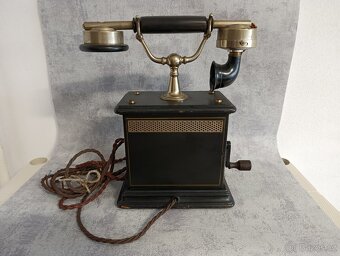 Starý historický telefon na kliku. Do sbírky. - 7