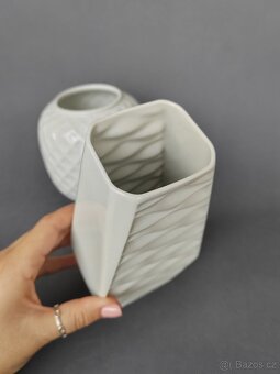 Elegantní dekorační předměty z bílého porcelánu - 7