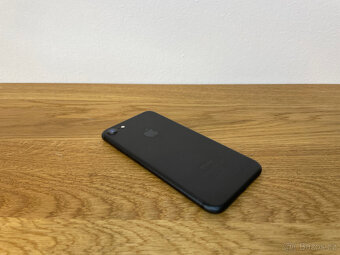 Apple iPhone 7 128GB Black - baterie 88% - 7