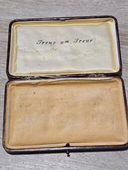 Rarita - německá lišta v etuji s EK2 na bílé stuze - 7