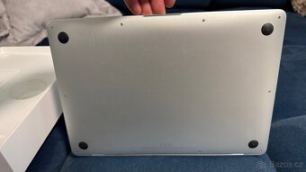MacBook Air 13” (2020) – Intel Core i5, 8 GB RAM, 128 GB SSD - 7