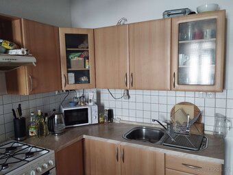 2 místa ve sdíleném průchozím pokoji v centru Brna (vachova) - 7