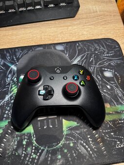 Xbox one s + 2x ovladače - 7