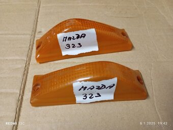 Zadní světla a blikače na staré vozidla Mazda 323 - 7