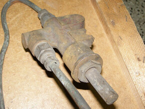 Prodám benzínovou pumpu ze stabilního motoru - 7