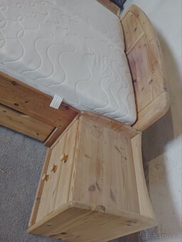 Selská postel se šuplíky a stolky. - 7