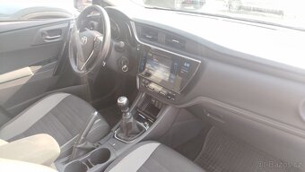 Toyota Auris 1.6 vvti. Rok 2015 - 7