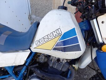 Suzuki dr 500 - 7