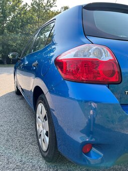 Toyota Auris 1.6 najeto 24400 km původ ČR 1.majitel - 7