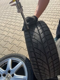 Original 17” kola Honda Civic 8g s pneu 225/45 - 7