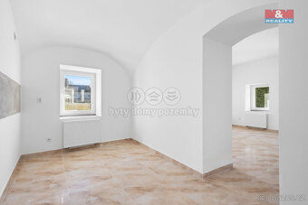 Rodinný dům 6+1 370m2, Klobuky, Kladno - 7