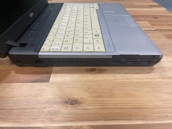 Fujitsu LifeBook P771 - 7