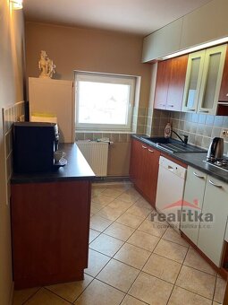 Prodej rodinného domu s bytem, s komerčním prostorem, garáži - 7