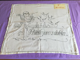 Prodám retro kuchařky na zeď, zástěru vyšívanou a dečky - 7