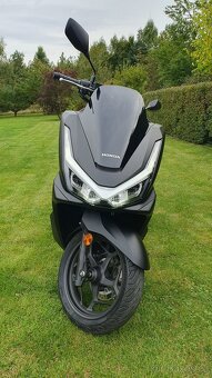Půjčení skútru v Hradci Králové, zcela nová Honda PCX 125 - 7