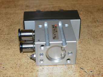 Paralelní pneumatické chapadlo SMC MHK L2-16 D - 7