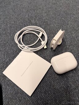 Sluchátka Apple AirPods PRO 2. generace rok 2024 - 7
