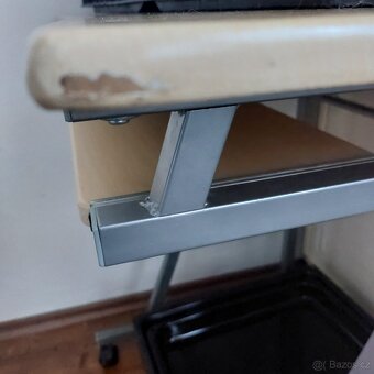 PC stolek pro harmonickou práci/studium (mobilní, na kolečká - 7