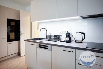 Pronájem nového klimatizovaného bytu 1+kk 36 m² + 6 m² teras - 7