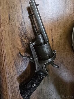 KRASNY STARY HISTORICKÝ REVOLVER 7MM - 7